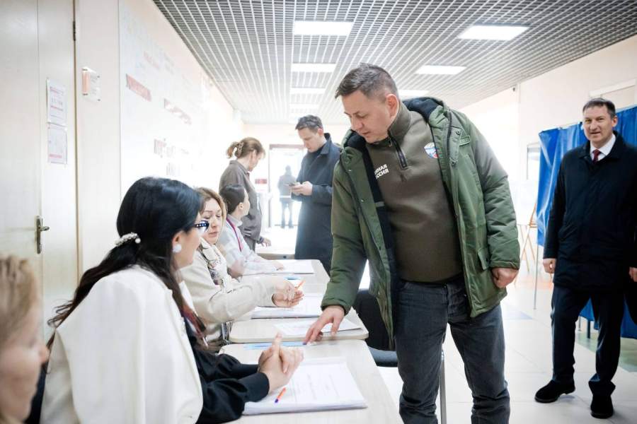 Депутаты Госдумы посещают избирательные участки Татарстана