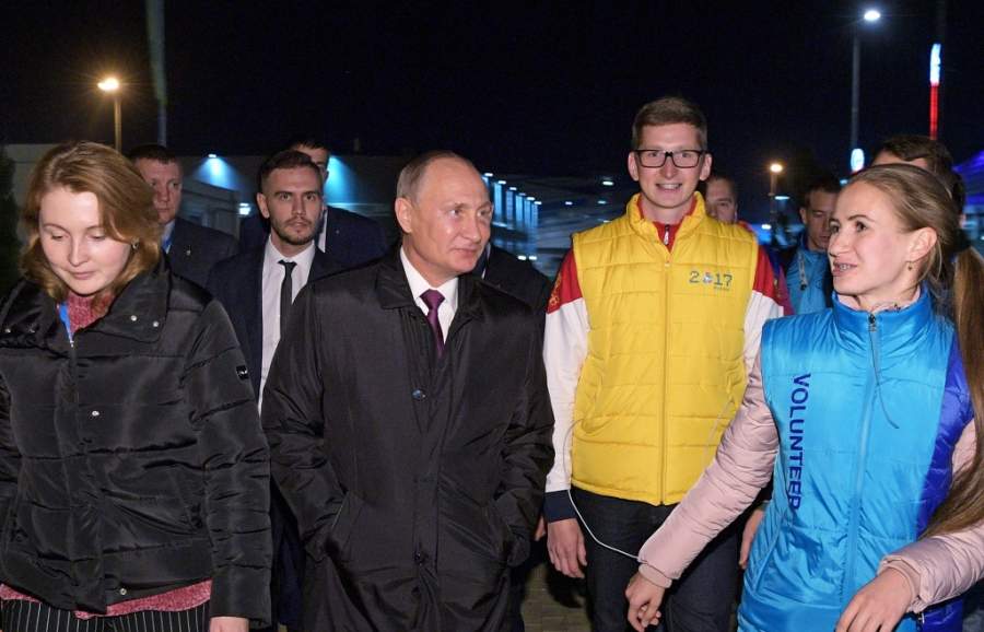 Владимир Путин встретился с участниками фестиваля молодежи в Сочи. Фото: Алексей Дружинин/ТАСС