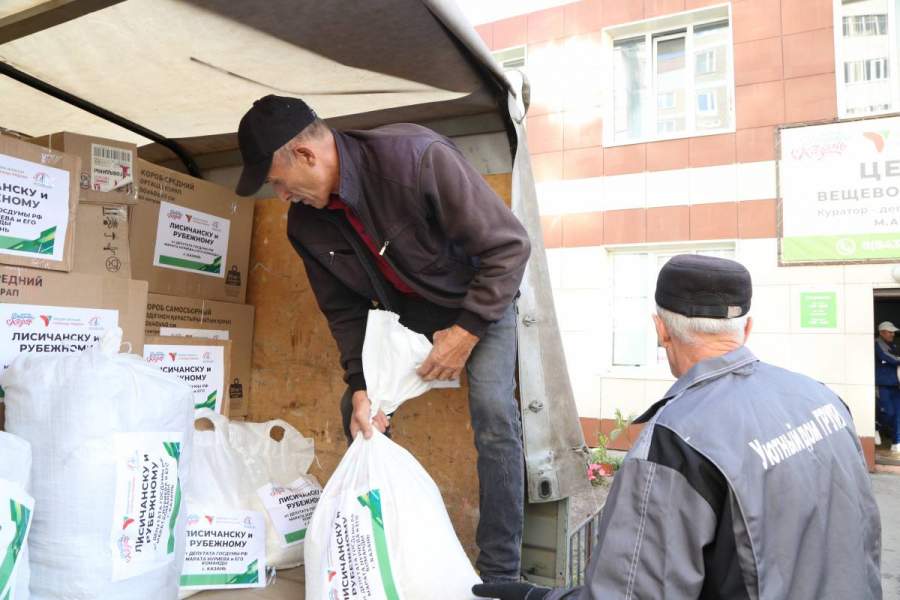 Депутат Госдумы Марат Нуриев отправил Лисичанску и Рубежному питание и теплую одежду