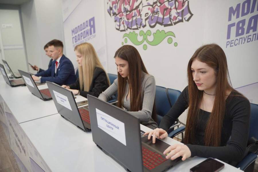 Молодогвардейцы мониторят ход проведения выборов Президента РФ