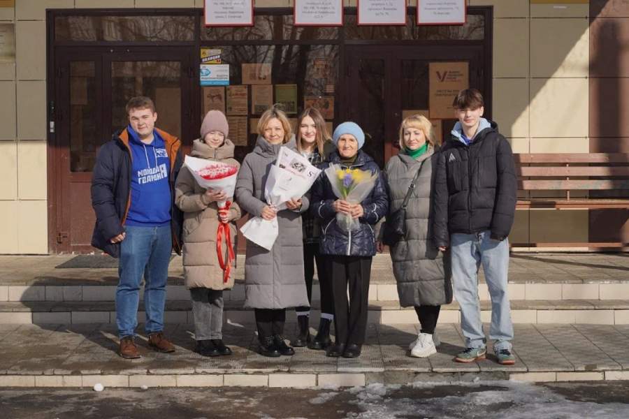 Казанские молодогвардейцы голосуют на выборах Президента РФ