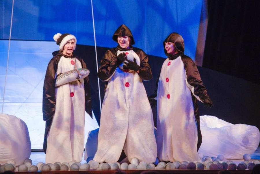 «Пингвиньи страсти» в Казанском тюзе: детям о главном