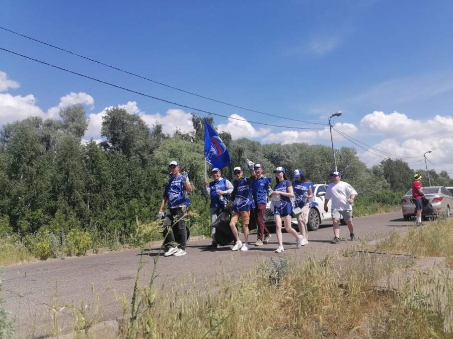 В Казани провели акцию «Особенности национальной уборки»